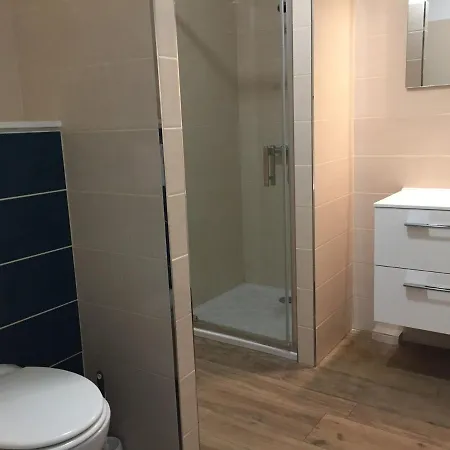 Appartement 2 Pieces Au Coeur De La Rochelle, Ideal Pour 2 Personnes - Fr-1-551-33